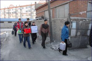 集團(tuán)黨委、工會(huì)走訪慰問(wèn)貧困戶