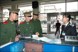 邊檢站官兵來客運(yùn)站進(jìn)行學(xué)習(xí)交流