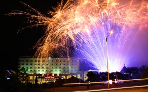 港星助陣，華宇夜總會(huì)上演“處子秀”