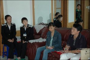 華宇黨委慰問貧困黨員和困難家庭