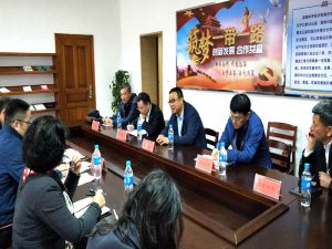 駐海參崴總領(lǐng)事閆文濱會見集團(tuán)董事長紀(jì)文楠并舉行座談