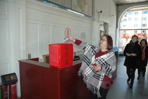 華宇集團(tuán)開(kāi)展捐資捐物助學(xué)濟(jì)困活動(dòng)?